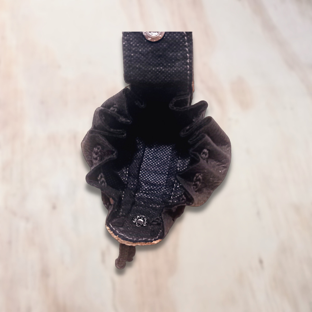 Monedero Horizontal tipo saco Cuero Negro - Imagen 4